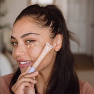 5️⃣✖️2️⃣5️⃣Florence By Mills concealer see you never